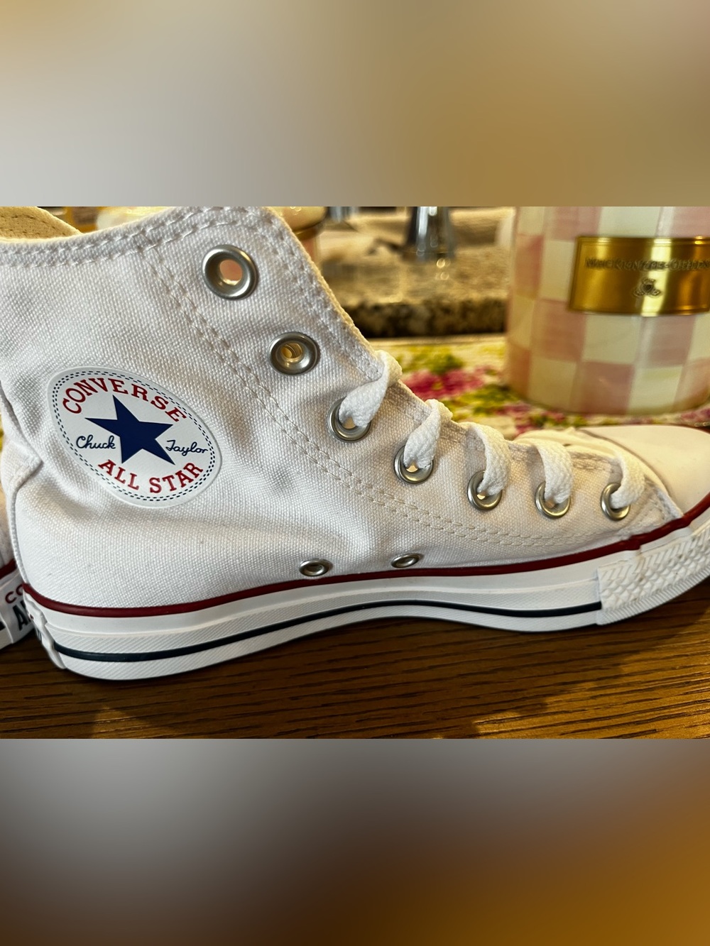 New Converse White Sneakers size 7 womens - Picture 8 of 9